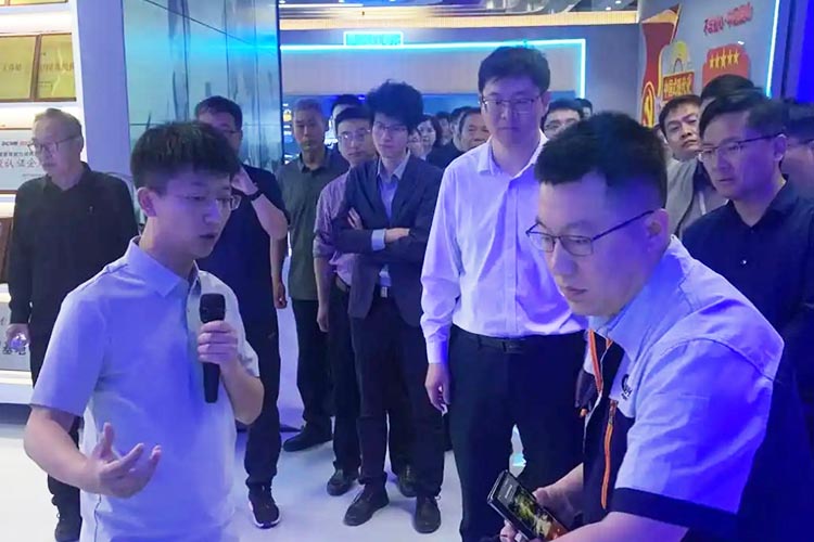 枣庄市市直机关专职党务干部示范培训班到访清峦福兴集团，共探智能制造新路径